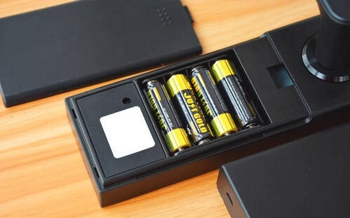 Pin khóa thông minh-4-AA-batteries.